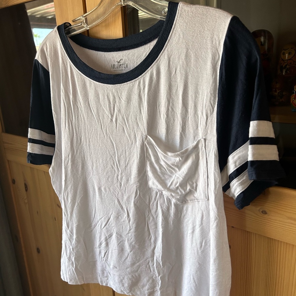Hollister Easy Tee Size Medium